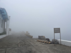 西莒青帆港15日上午一度因濃霧封港。