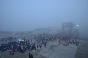 新臺馬輪濃霧中停靠中柱港 　500餘位旅客順利上下船