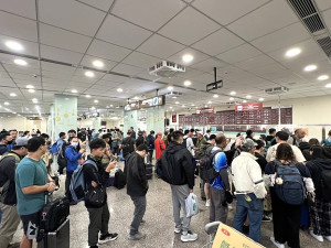 馬祖16日濃霧影響空中交通,新臺馬輪、南北之星雙船疏運822人返台。(圖/文:馮紹夫)