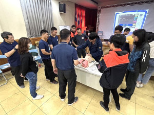 衛生局與消防局聯合舉辦高級心臟救命術(ACLS)年度訓練課程及T2(中級技術員)複訓課程。(圖/文:曹重偉)