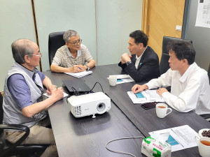王忠銘24日拜訪傑舜船舶公司,聽取開發馬祖旅遊及疏運等優化建議。(圖:縣府)