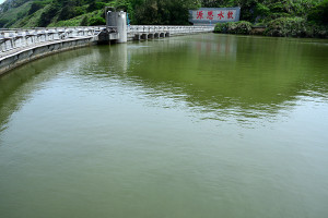 　東引東湧水庫水位接近最高點，蓄水量充沛，水情情況是四鄉五島中最好的。（圖／文：陳其敏）