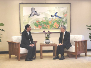 縣長王忠銘26日拜會行政院長陳建仁,對於行政院長期對馬祖的支持,王忠銘代表鄉親表達感謝。(圖:縣府)