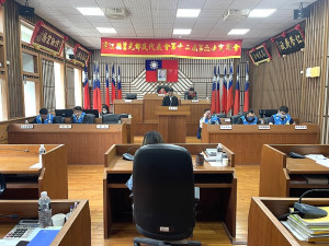 莒光鄉民代表會第12屆第3次定期大會開議,鄉長陳樂禮率各課室主管作施政報告。(圖/文:宋幸儒)