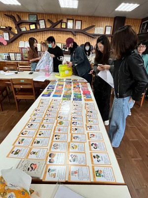 母親節將至,敬恆國中小辦理感恩母親節親職講座暨親子手作活動,讓親子關係更加緊密,現場充滿了感動與溫馨。(圖/文:宋幸儒、敬恆國中小)