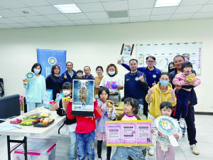移民署北區事務大隊舉辦「花見幸福味」活動,邀請新住民朋友製作專屬甜點,慶祝母親節,並藉此宣導相關政令。(圖:移民署)
