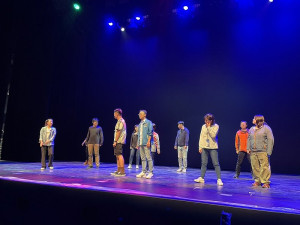 梅石藝文中心11日10時開幕,在地藝文團體演出馬祖15年來所創作之在地特色音樂節目,演員們這幾天火熱彩排;14:30還有專場音樂會。(圖:文化處)
