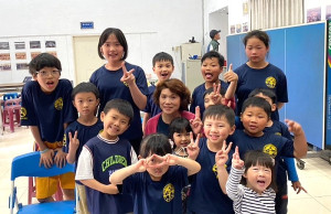母親節快樂！　學子用行動表達愛與感恩。(圖：陳鵬雄、陳其敏、宋幸儒、蔡夢玲)