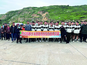 莒光鄉淨灘活動合影。（圖：丁駿驣）