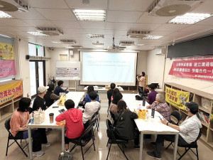 民社處辦理身心障礙者就業前準備課程,邀請職能治療師邱文粲及就服員沈毓萱來馬主講,學員獲益良多。(圖/文:曹重偉)