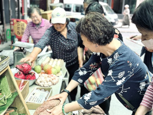 東莒駐村團隊首辦蔬果農貿小市集　大獲好評