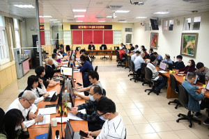 　縣府21日召開今年第1次主管月報，鼓勵同仁主動與上級部會交流，與新任部會首長建立良好關係，以利計畫及預算爭取。（圖／文：曹重偉）