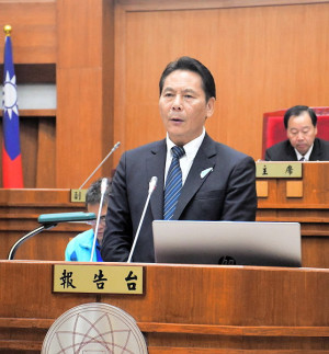 　連江縣議會第8屆第3次定期大會正式開議，由縣長王忠銘進行施政報告暨說明。（圖／文：曹重偉）