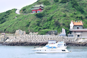 桃園永源天后宮到東引天后宮會香交流，受到鄉長林德建、東引廟管會主委劉增榮等人的熱烈歡迎。（圖／文：陳其敏）
