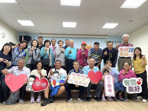 屏東縣動物藥品商聯誼會一行由會長邱坤山率隊,22日抵馬參訪,首站就拜訪馬祖家扶並捐贈4萬3千元善款,築起兩地愛心橋梁。(圖:馬祖家扶)