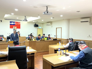 南竿鄉民代表會第12屆第3次定期大會開議,鄉長林志東率各課室主管作施政報告。(圖/文:馮紹夫)