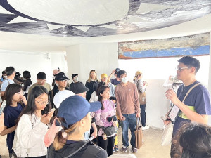 揭開53據點神秘面紗,文化處島嶼博物館系列活動走讀軍事據點,看見場域轉譯可能性。(圖/文:馮紹夫)