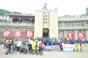　「運動i台灣」東引單車環島騎遊活動熱情登場，大小車友一起享受越運動越健康的樂趣。（圖／文：陳其敏）