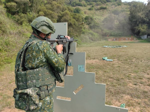 實戰化快速反應射擊。（圖：連苡淞）