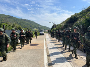 10公里戰術行軍。（圖：胡鐵耀）