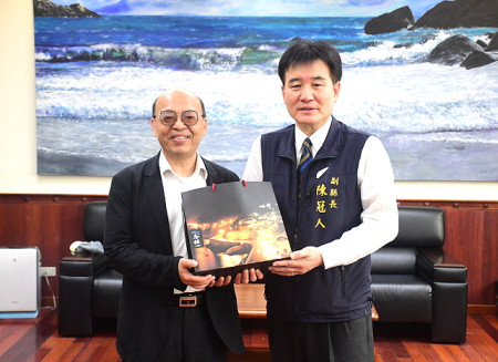 　經濟部標準檢驗局由副局長賴俊杰領軍，28日抵馬進行業務考核，下午拜會縣府，由副縣長陳冠人代表接見；雙方就合作事項廣泛討論。（圖／文：曹重偉）