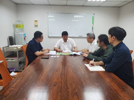 立委陳雪生邀集相關單位召開南竿福澳港北堤新建漁船上架整補場及整修碼頭設施工程經費補助會議。(圖:立委陳雪生辦公室)