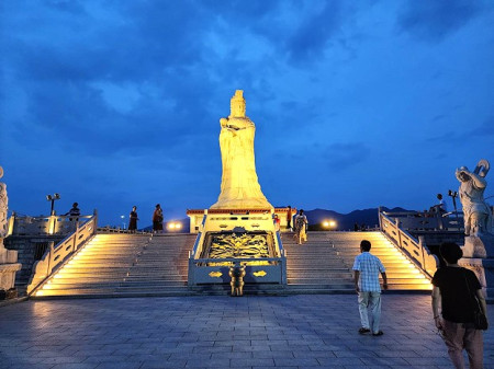 文石村的媽祖巨神像，面向馬祖。