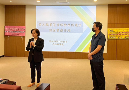 因應勞工職業災害保險及保護法施行,民政社會處3日邀請勞動部勞工保險局主任劉仁松抵馬專題講座,學員獲益良多。(圖:民政社會處)