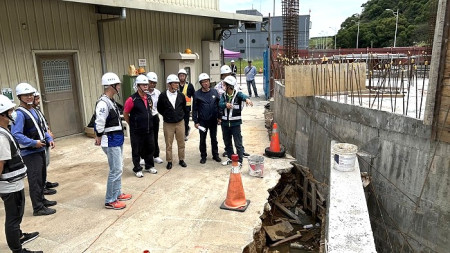 縣議會定期大會進行縣政考察,由副議長林明揚率領議員們走訪多項重大工程及建設項目,縣長王忠銘率權責單位主管陪同考察。(圖/文:曹重偉)