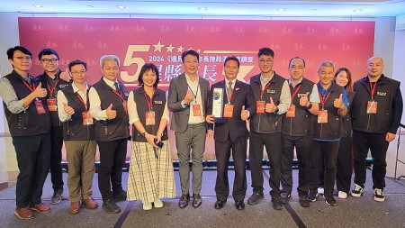 縣長王忠銘蟬聯《遠見》2024年縣市長施政滿意度調查評選五星首長殊榮,6日舉行贈獎典禮。(圖:遠見提供)