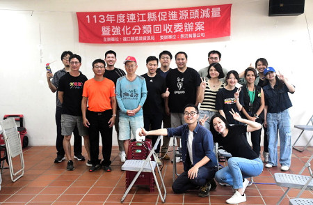 　環資局今年度家電免費巡迴健檢活動8日來到南竿，由台北維修志工團體「小家電維修所」來馬服務。（圖／文：曹重偉）