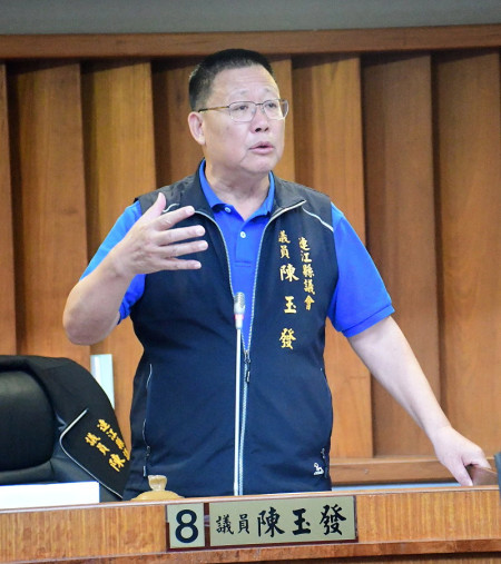 　議員陳玉發進行質詢。（圖／文：曹重偉）