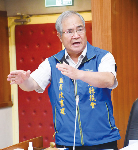 　議員陳書建進行質詢。（圖／文：曹重偉）