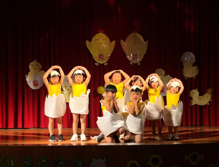 東莒國小與附設幼兒園及東莒公共托育家園共同舉行畢業典禮。(圖/文:蔡夢玲)