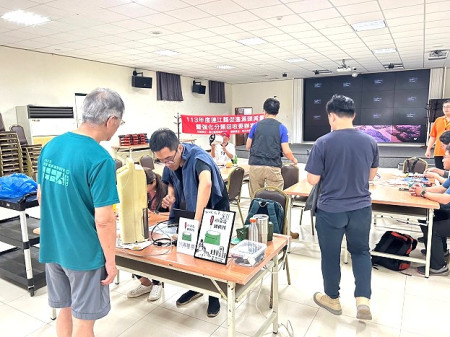 環資局今年再次邀請小家電維修所於端午連假期間,進行四鄉五島小家電檢修活動,共137件成功修復。(圖:連江縣環資局)