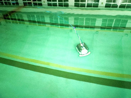 珠螺室內游泳池原先水質檢測因含氯量過高,經過廠商19日、20日兩天積極處理,昨天傍晚餘氯測試已低於3ppm,21日正常開館。(圖:教育處)