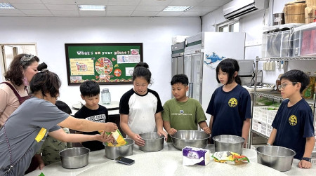 東莒國小馬祖文化月,手做苞當「米時 」好吃又好玩!(圖/文:蔡夢玲、東莒國小提供)