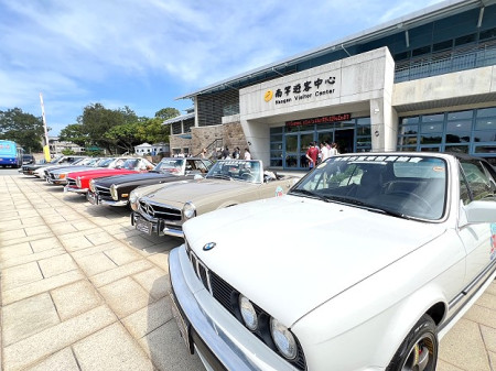 經典古董車現身馬祖,台灣古董車發展協會馬祖車聚,12輛經典古董車吸睛搶眼。(圖/文:馮紹夫)