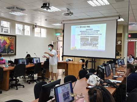 教育處112學年度健促期末審查會議,縣內學校榮獲5座視力保健績優學校獎牌及2座口腔保健績優學校獎牌,推動健康促進有成。(圖/文:曹重偉)