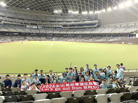 2024走出馬祖行程滿滿,24日在處長王禮民率領下,前往康橋國際英語學校青山校區參訪;23日晚在台北大巨蛋學習觀看職業棒球比賽。(圖:教育處)