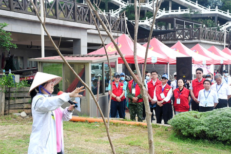 　「113年連江縣動植物疫災及寒害災害防救演習」26日下午在福澳救生大隊碼頭進行實兵演練；演練非洲豬瘟防治及寒害損害。（圖／文：曹重偉）