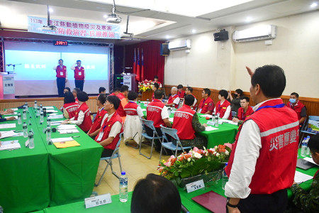　113年連江縣動植物疫災及寒害災害防救演習26日正式登場，由縣長王忠銘主持，上午在消防局會議室舉行兵棋推演。（圖／文：曹重偉）