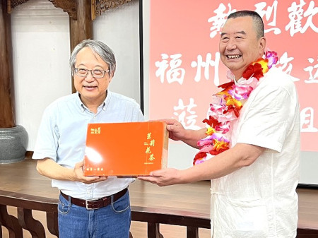兩岸分別做出一些警示政策,福州市旅遊協會會長韓鳴(右)認為只要合法合規,應不會存在什麼風險。(圖/文:馮紹夫)