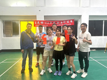 莒光鄉113年戒菸盃羽球賽熱烈開打,球員展現球技,爭取好成績。(圖/文:宋幸儒、莒光鄉公所)