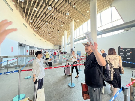 陸踩線團1日下午搭乘安麒6號回程。