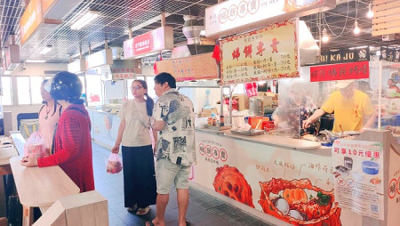 市場減塑行動介壽獅子市場率先支持,7月起展開自帶環保餐盒外帶享優惠折抵活動。(圖/文:曹重偉)