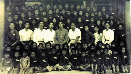 ▲1955 白犬島吳航國校全體師生