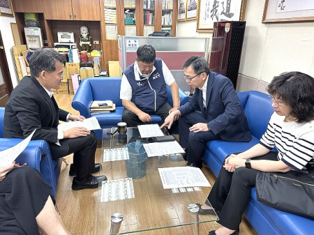 立委陳雪生8日上午邀集交通部、民航局、觀光署等單位共同研議馬高航線進度。(圖:立委陳雪生辦公室)