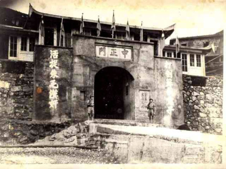 青蕃澳大門