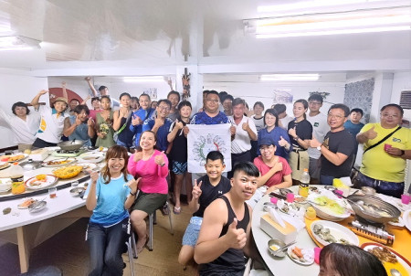 由宜蘭縣立岳明國民中小學所主辦,串連全國36所中小學以接力方式,駕駛2艘大型帆船航向蔚藍行動,歷經17個小時航行,9日清晨抵達東引。(圖/文:陳其敏)